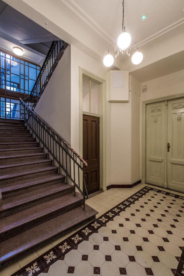 Апартаменти Apartament Grey Pearl Downtown Варшава Екстер'єр фото