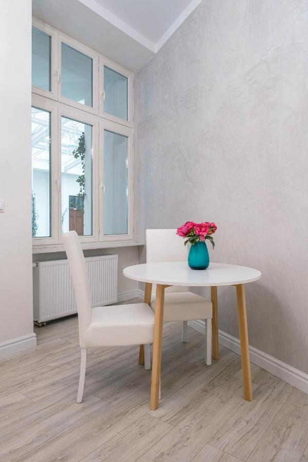 Апартаменти Apartament Grey Pearl Downtown Варшава Екстер'єр фото