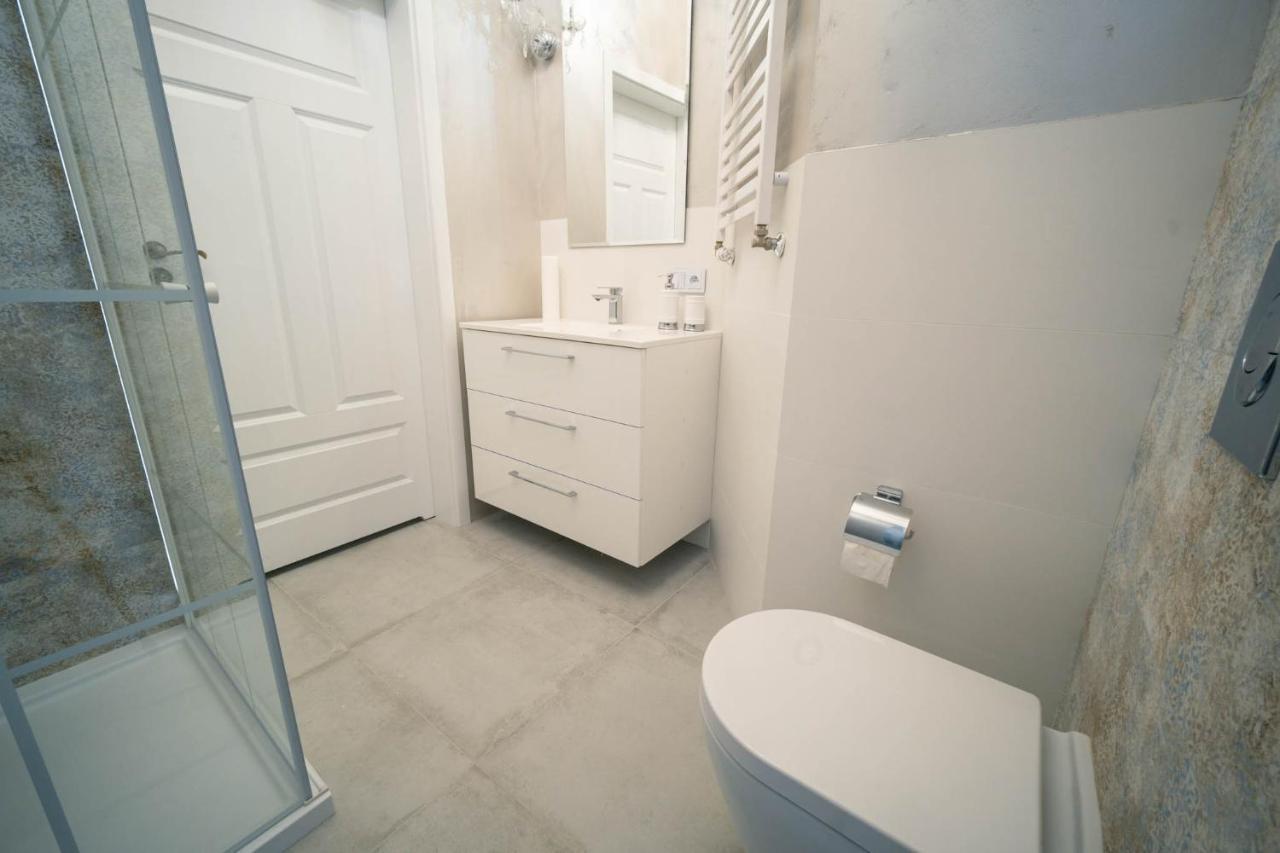 Апартаменти Apartament Grey Pearl Downtown Варшава Екстер'єр фото