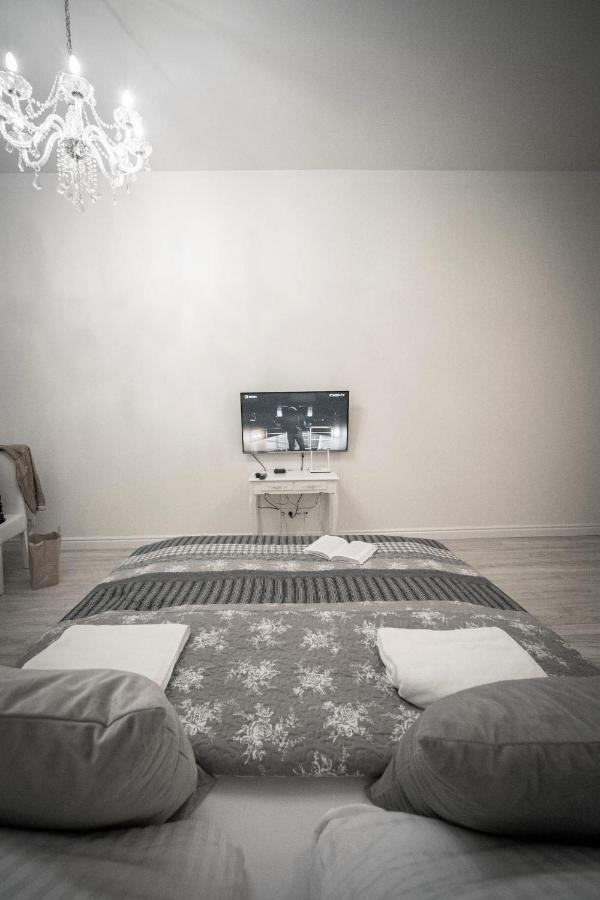 Апартаменти Apartament Grey Pearl Downtown Варшава Екстер'єр фото